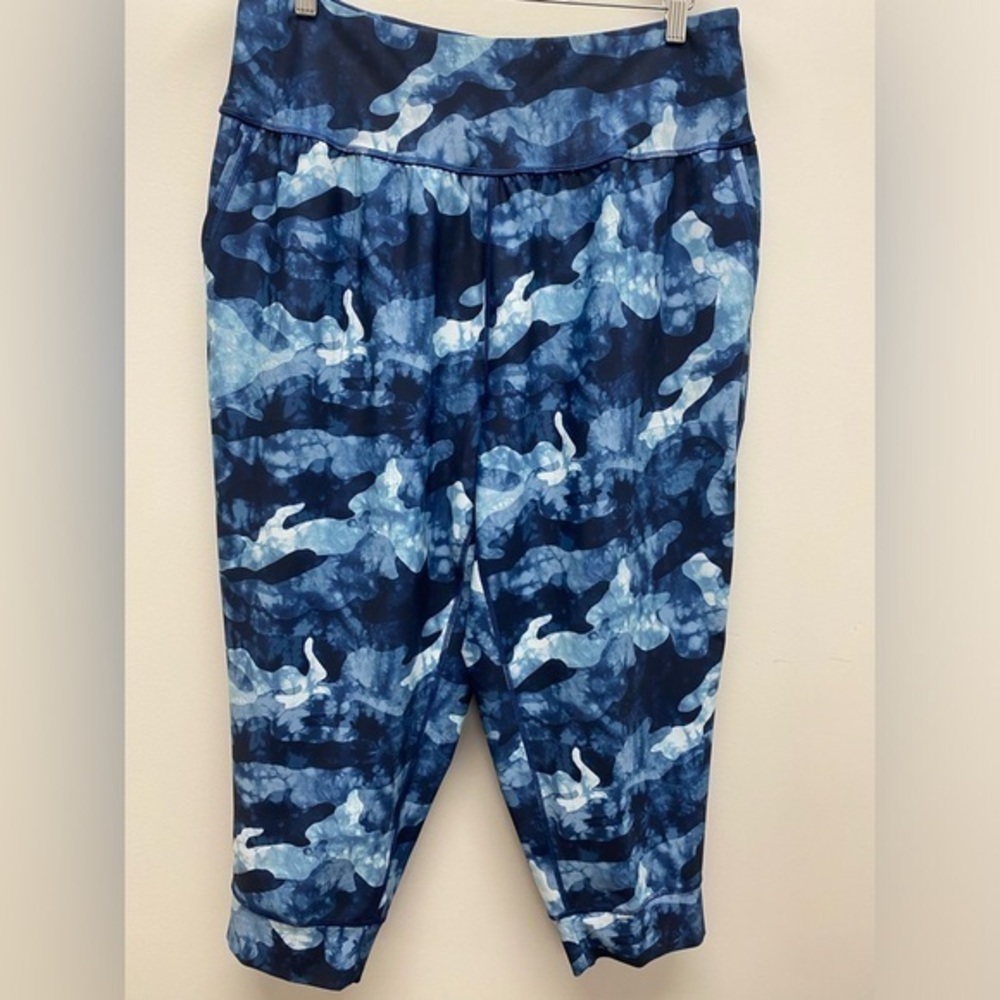 4 for $25 💙 Old Navy Active Powersoft Camo Capri Leggings 1X Plus 💙